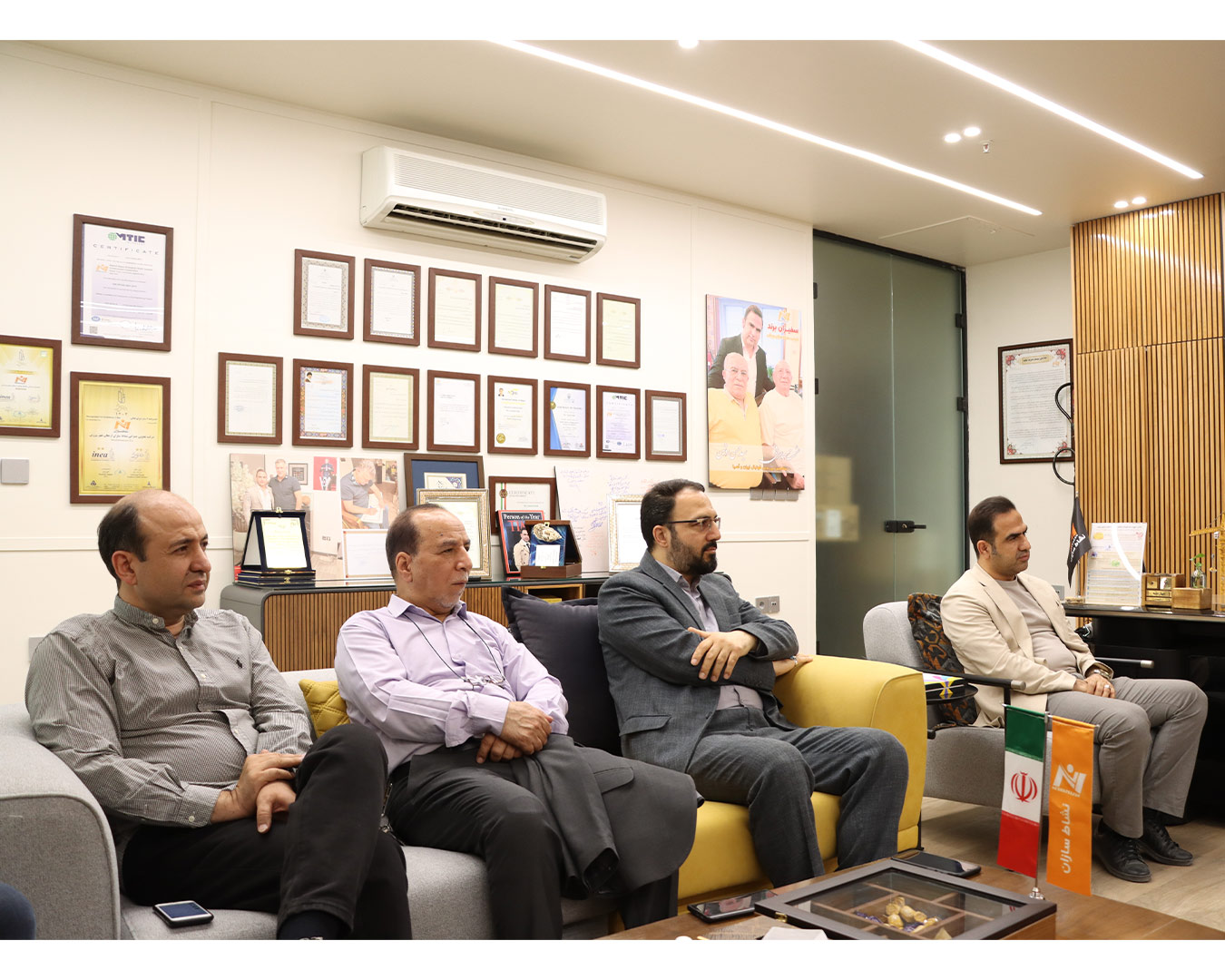 برگزاری جلسه هم اندیشی با حضور مدیرکل اداره کل تعاون، کار و رفاه اجتماعی استان قم و مدیران شرکت نشاط سازان